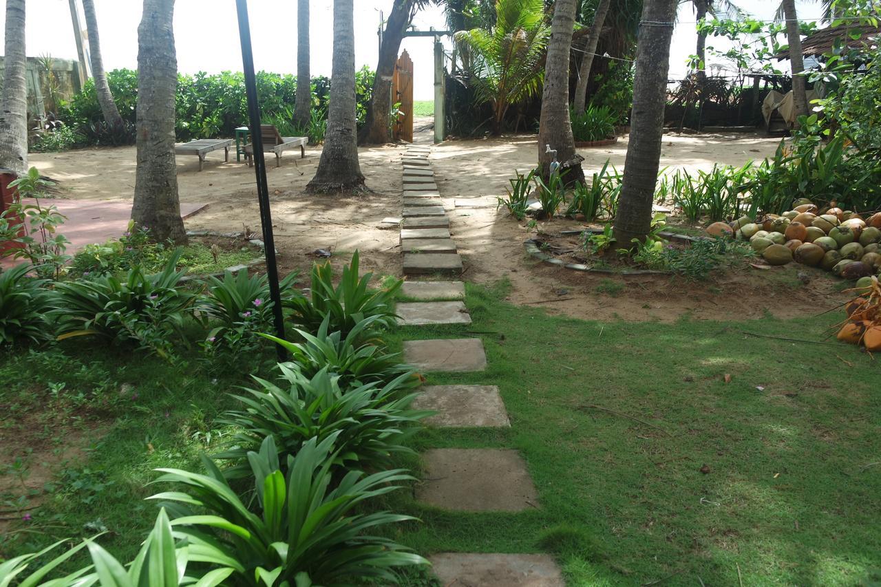 Dephani Beach Hotel Negombo Buitenkant foto
