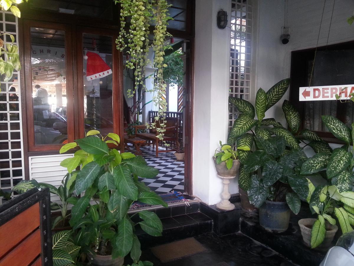 Dephani Beach Hotel Negombo Buitenkant foto