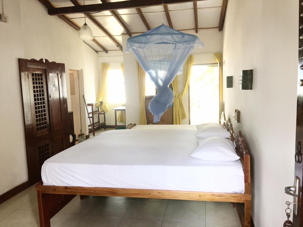 Dephani Beach Hotel Negombo Buitenkant foto