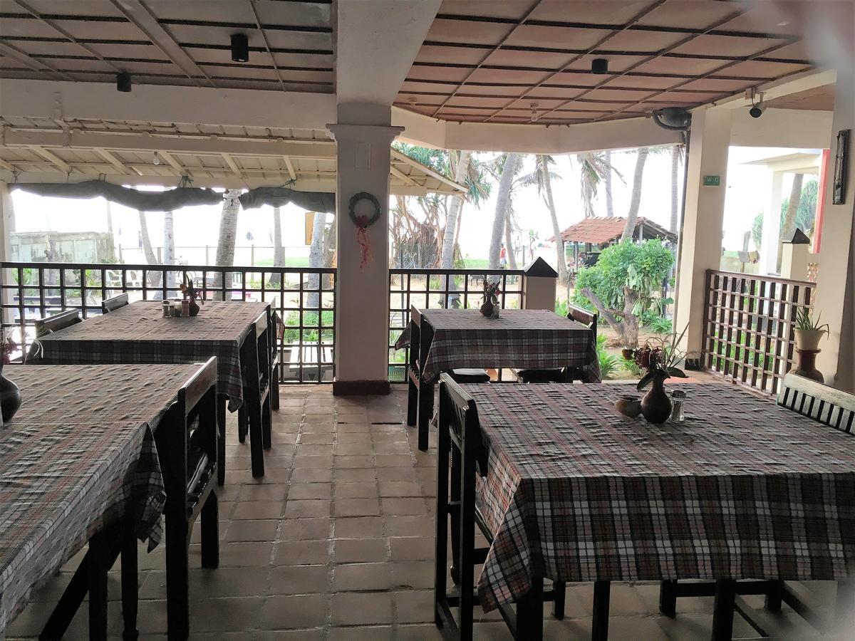 Dephani Beach Hotel Negombo Buitenkant foto