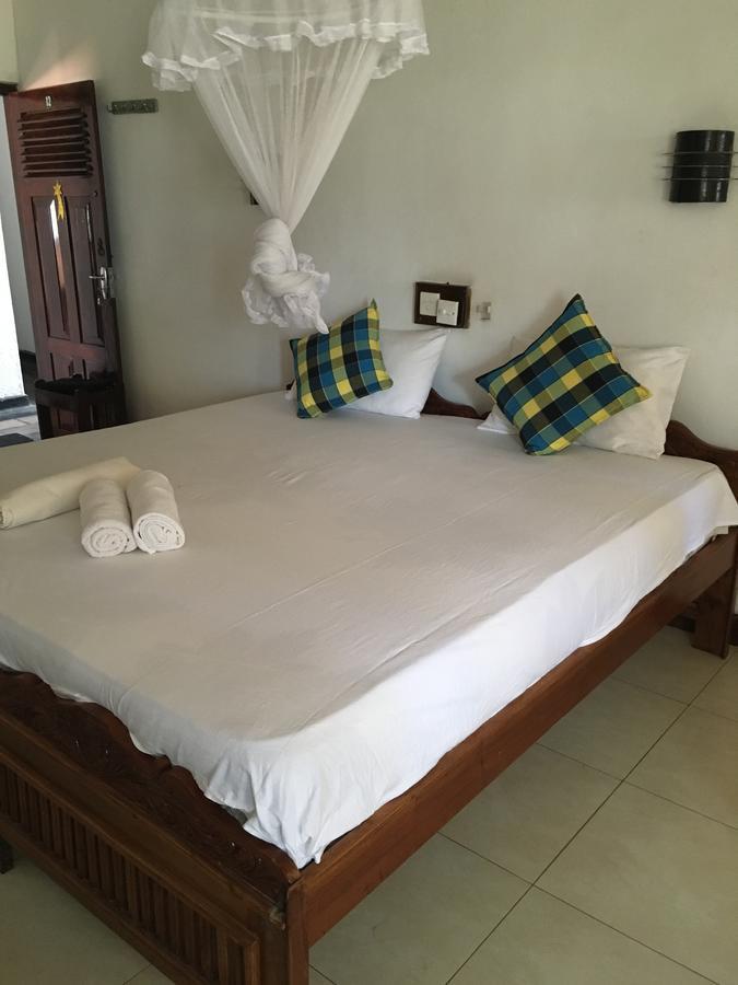 Dephani Beach Hotel Negombo Buitenkant foto