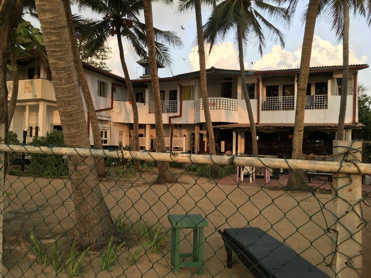 Dephani Beach Hotel Negombo Buitenkant foto